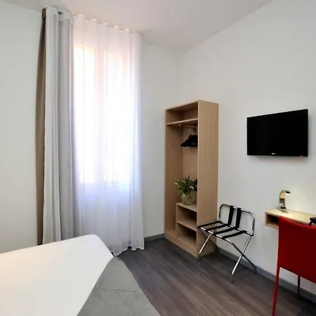 Hotel De France 2*